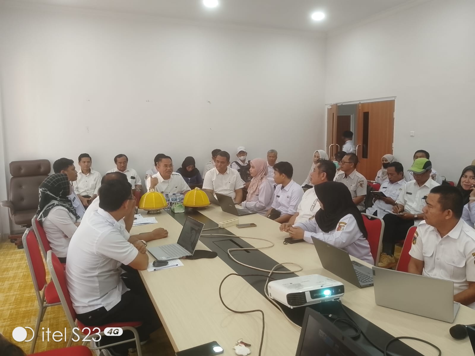 WABUP SIGI SAMUEL PONGI MEMIMPIN RAPAT SAKIP UNTUK MEMPERKUAT BIROKRASI PEMERINTAHAN