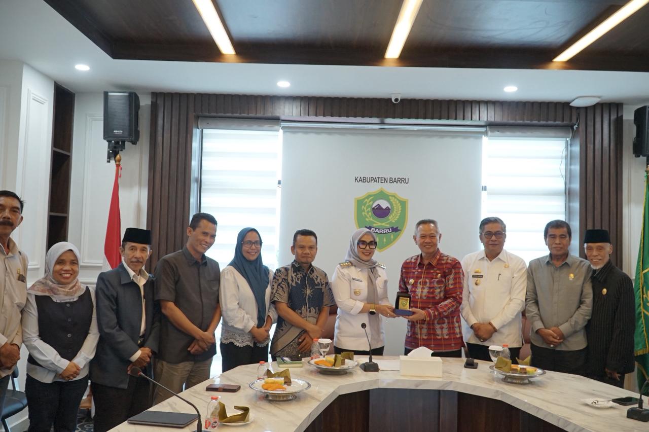 PEMDA SIGI MELAKSANAKAN STUDI TIRU DI KABUPATEN BARRU SULSEL